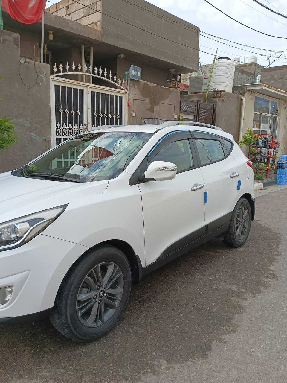 توسان ابيض خليجي 2015
مكفولة من الصبغ بيها بارد 
شبر بالبنيد وبارد خط بالجنطة 
ماشية 144السعر 162$قابل للتفاوض 
مكان السيارة كربلاء الحسينية
***********
