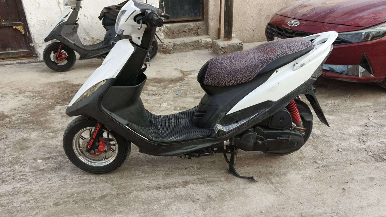 السلام عليكم دراجه ماكس عدله للبيع  الدراجه ما صارله هواي من طالعه من الحاويه الدراجه ما نقصه أي شي ما مفتوحه الدراجه مكفوله مكان ناصرية مركز
السعر خاص    ***********
