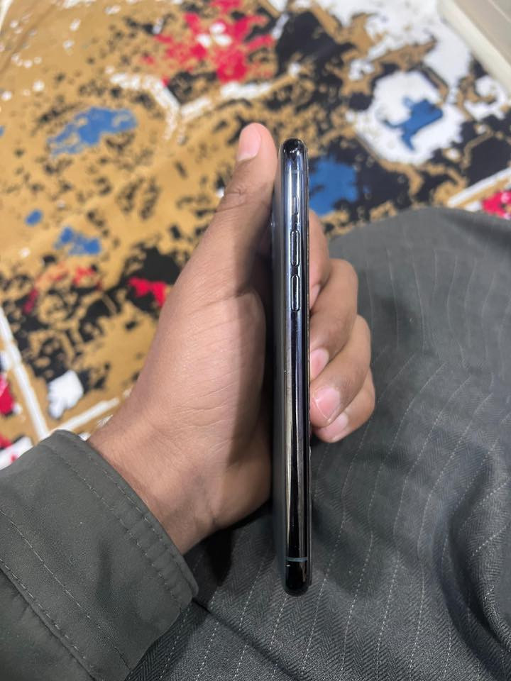 السلام عليكم مبايل 11 برو جديد كلو وضع الشركه ذاكره 64بطاريه 68  السعر 300 رقم الهاتف ***********
