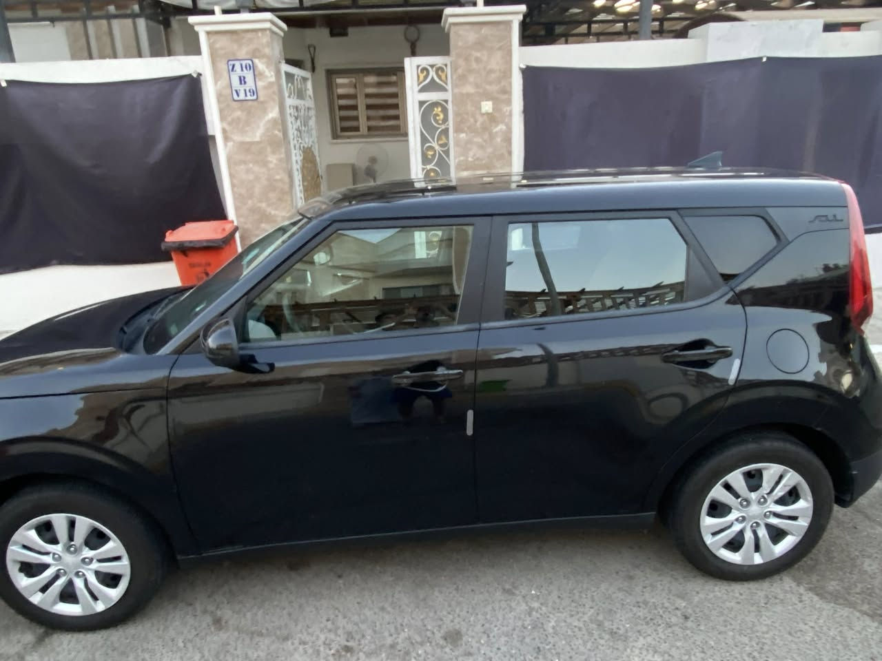 سلام عليكم كيا صول وارد امريكي  للبيع محرك 1600 سياره بيها قطعه وحده تبديل ماشيه 66372 مكينه وكير كفاله .  
الموصفات.

كامره خلفيه 
نضام قياده ثنين 
تحكم ستيرن 
السعر 140 .
الهاتف .
 
(*********** )
