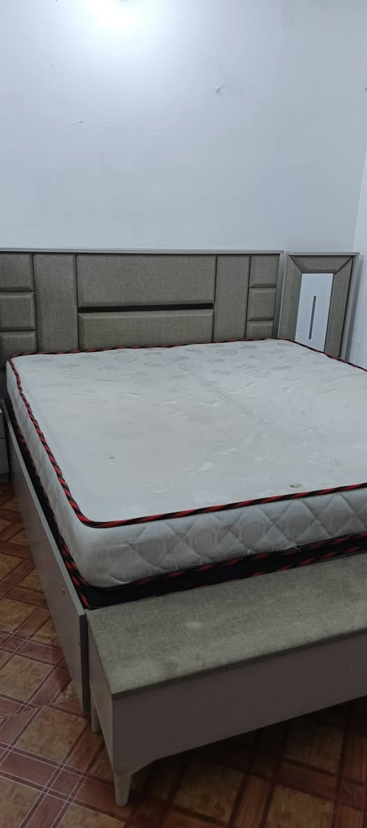 غرفه نوم تركيه مستعمله شي قليل نضافتها 9/ بالميه عشر قطع اليحب يتواصل وياي على هاذ الرقم ‏‪***********‬‏  سعره  700
