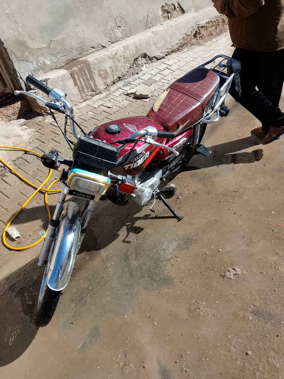 سلام عليكم 
دراجه 4 كير تايكر موديل2023 
مامفتوح برغي بيهه 
كهربائية شغاله 
وكيلهه العارضي
السعر 750 اوراق اصولي مو سكنر 
للاستفسار الاتصال ‏‪***********‬‏
