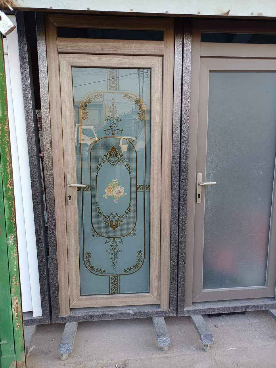 معمل ابو زكريا لعمل ابواب وشبابيك المنيوم وBVCسلايد ومفصلي والمحجرات مواد درجة اولى ودرجة ثانية بأنسب الاسعار كركوك للاستفسار ***********موجود واتساب
