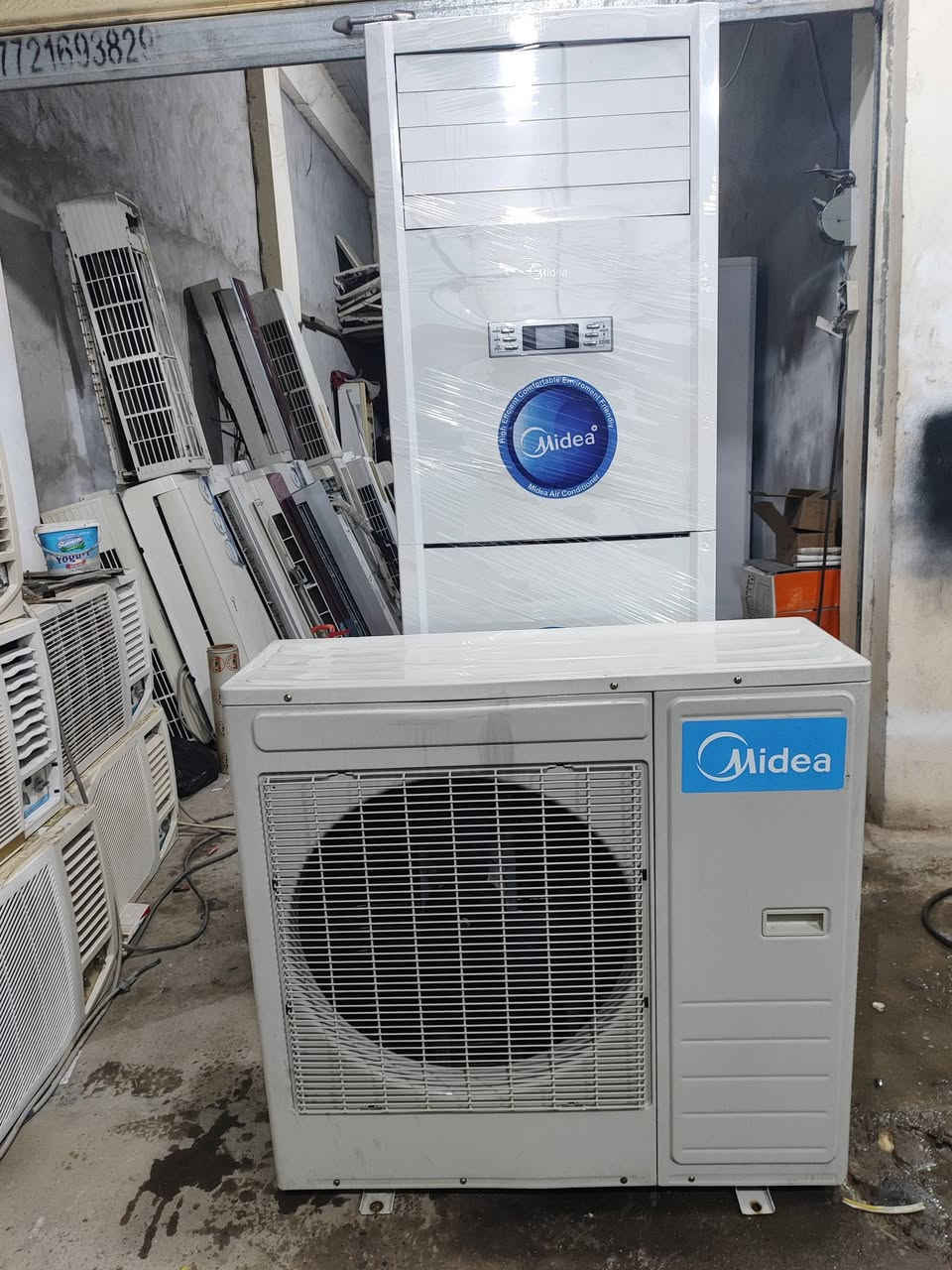 ميديا 3طن مستخدم قليل اخو الجديد 
تدفئه تبريد 
كله شركة بدون تصليح 
كامل ملحقاته غازه مقفول بواري بالكارتون 5متر 
ضمان شهر 
متوفر نقل وتنصيب 
العنوان الحديد المدخل الاول 
***********
