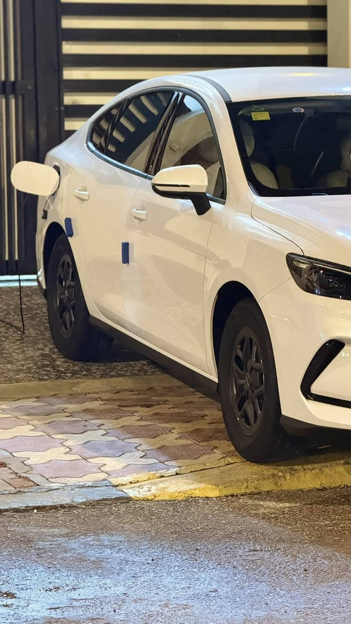Byd سيل 5
ماشيه 2500
بعدهي بوضع الزيرو مكفوله 
مكان السياره نجف 
رقم بغداد بأسمي 
***********
