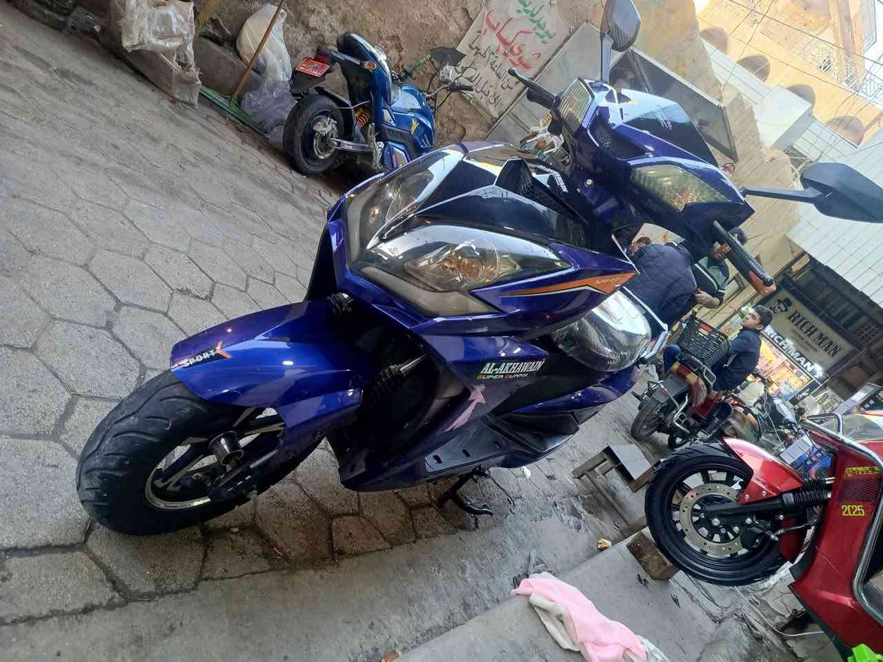 شحن للبيع السعر 450 بطاريات 6 مكان الرمادي شارع الباسكلات رقمي ***********
