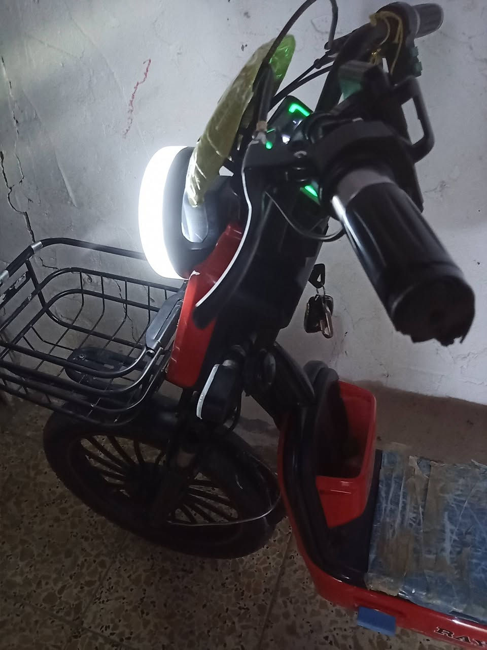 دراجه شحن للبيع السعر خاص العنوان نجف الرضويه دراجه نظيفه حيل ***********
