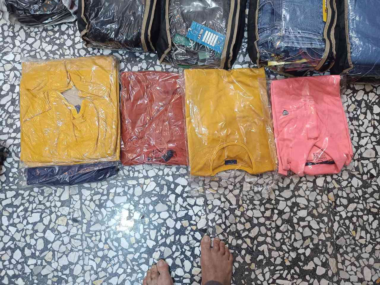 عزلت محل عندي خمس درازن بنطاير كابوي ليگرة خمس الوان ودزرنين تيشرتات حجري ابيعهن جوة جملتهن ***********
