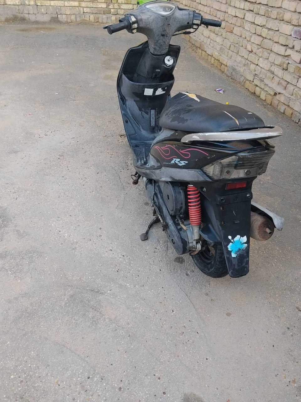 سلام عليكم دراجه ماكس عدله لبيع دراجه صارلهه شهر ونصف تقريبآ من طالعه من لحاويه موديل 2006
دراجه نضيفه كفراتها كله مختمه نقصها سلف فقط ! مكاني سماوه رميثه والسعر 900واي سؤال يتواصل مع هذه الرقم *********** متوفر واتساب
