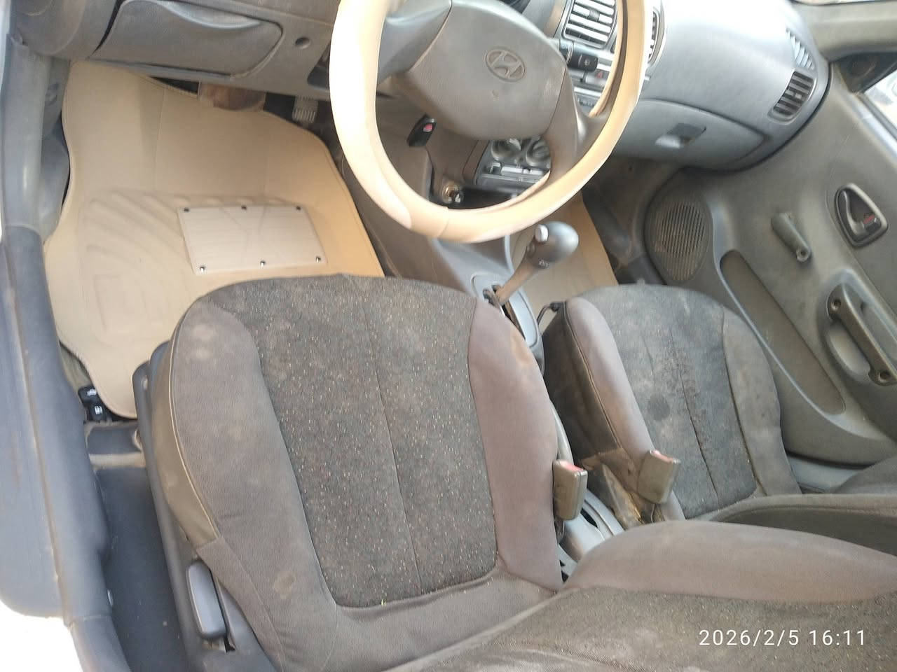 هونداي اكسنت 2000 رقم بغداد بسم جيراني سنويه لل27. كير ومحرك نظيفات حيل  مكفوله من الضربه القويه  والكص تبريد مايشتغل بيه رشات صبغ ابيع حزام ،،،مكانها بالقاسم السعر 45 وبيه مجال للشراي ***********
