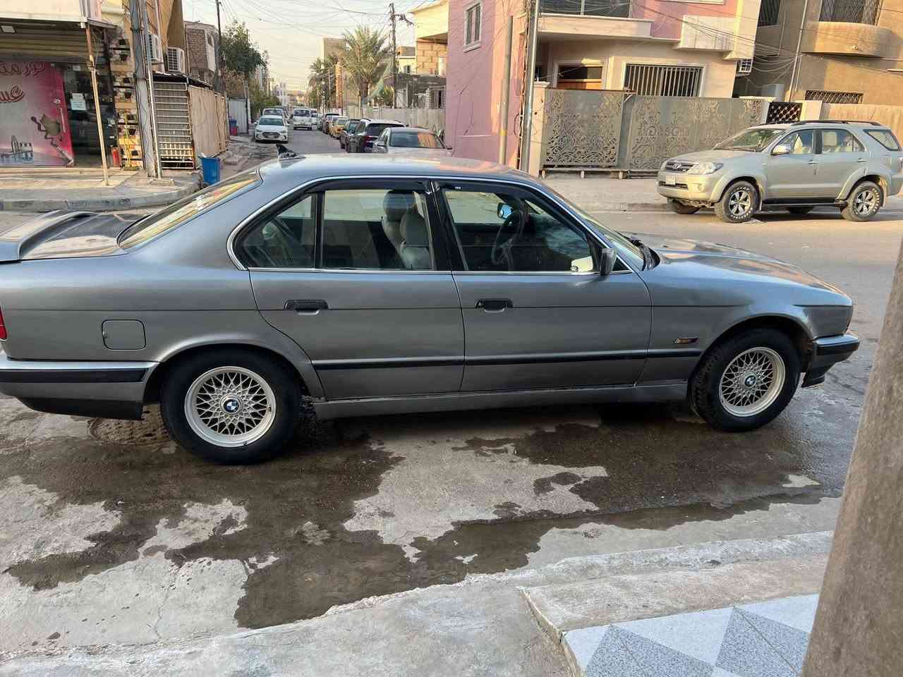 للبيع بي ام موديل 9١ حجم ٥٣٥ كير عادي محرك حاويه جديد  كير وكلج وصينيه جدد حداديه امام وخلف جدد تخم تاير + ويل خليه صار اسبوع من اخذتهن جدد تبريد شغال كهربائيات شغاله لايت زنون هزه صار شهر من دخلت سنويه ل٢٠٢٨ باسمي تحويل ثاني يوم رقم دولي بغدادالسعر ٤٥للاستفسار /*********** مكان بغداد
