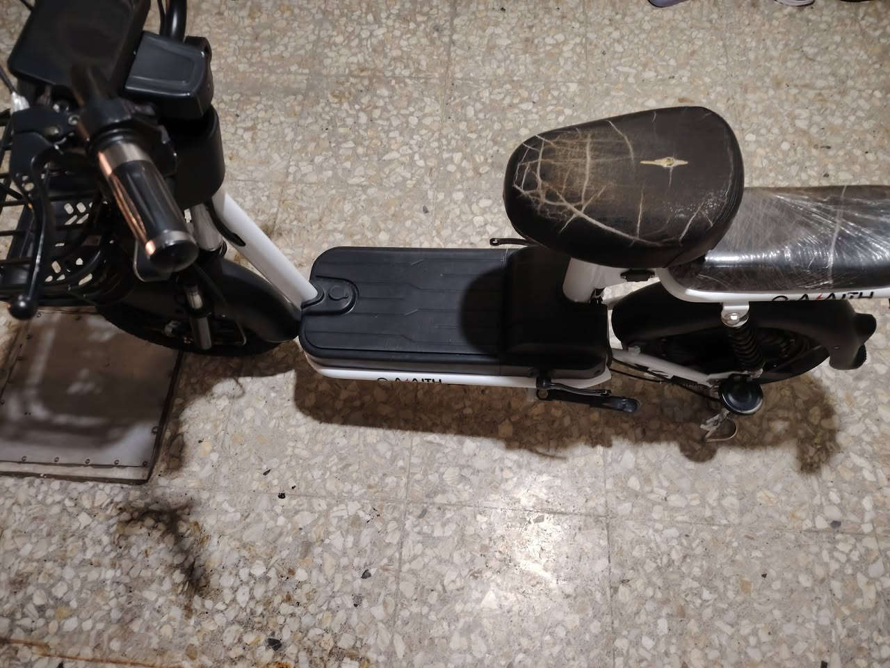 السلام عليكم دراجة شحن للبيع  مستعملة  شي قليل اربع بطاريات مستعملة شي قليل اربع سويجات بصمات اثنين  سرعة 35 حقيقي  دراجة نظيفة  خير من الله  للتواصل على الرقم /*********** / العنوان بغداد الزعفرانيه شارع البطل سعر 250  قفل قفل
