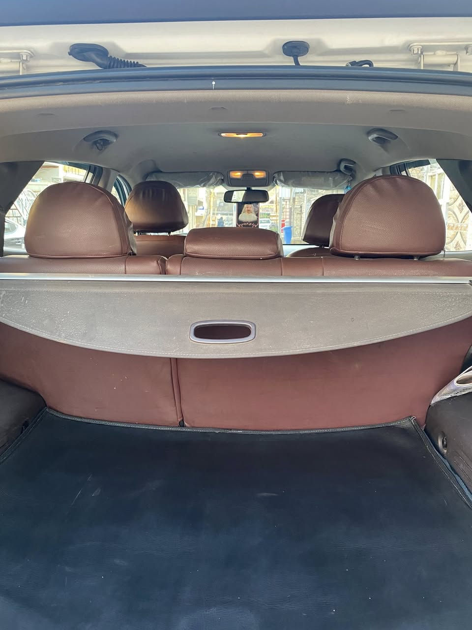 Tucson 2014 
خليجي / محرك 2000 
ماشية / 70 كم 
السيارة نظيفة شوية تعمير بالجاملغ الايمن وبالصندوك وبيها سونارين .
السيارة باسمي 
بغداد الشعب (***********)
