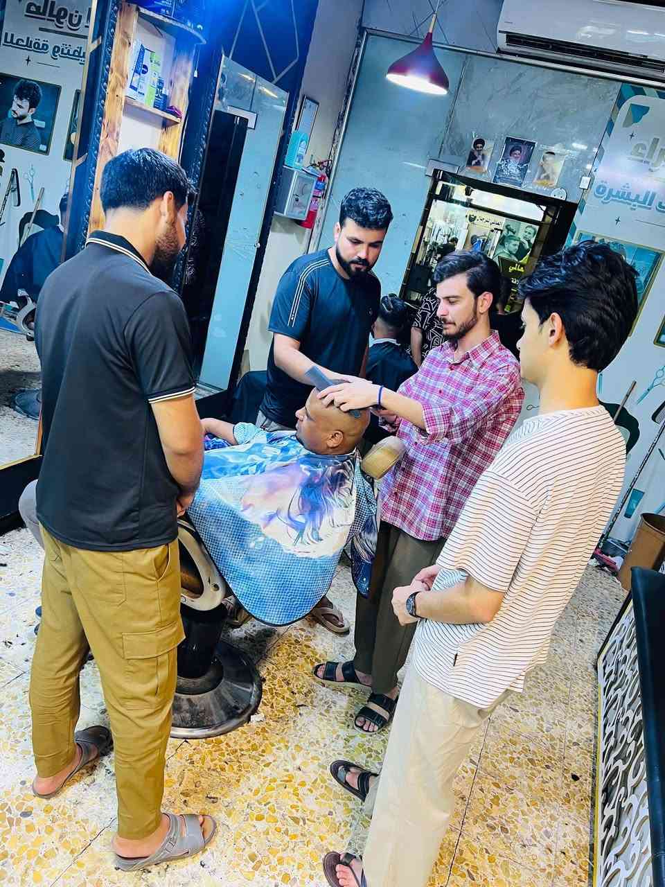 ✅  بعض الصور للتدريب وتعليم فن الحلاقه في صالون الأمراء
✅ تطبيق نظري وعملي للمتدربين 

كل التوفيق الهم ❤️

📍 الموقع: [ذي قار - قلعة سكر - الشارع الرئيسي - مجاور مصور عقيل ]
📞 للحجز والاستفسار: [***********
***********]  او مراسلة الصفحه  ⚡
