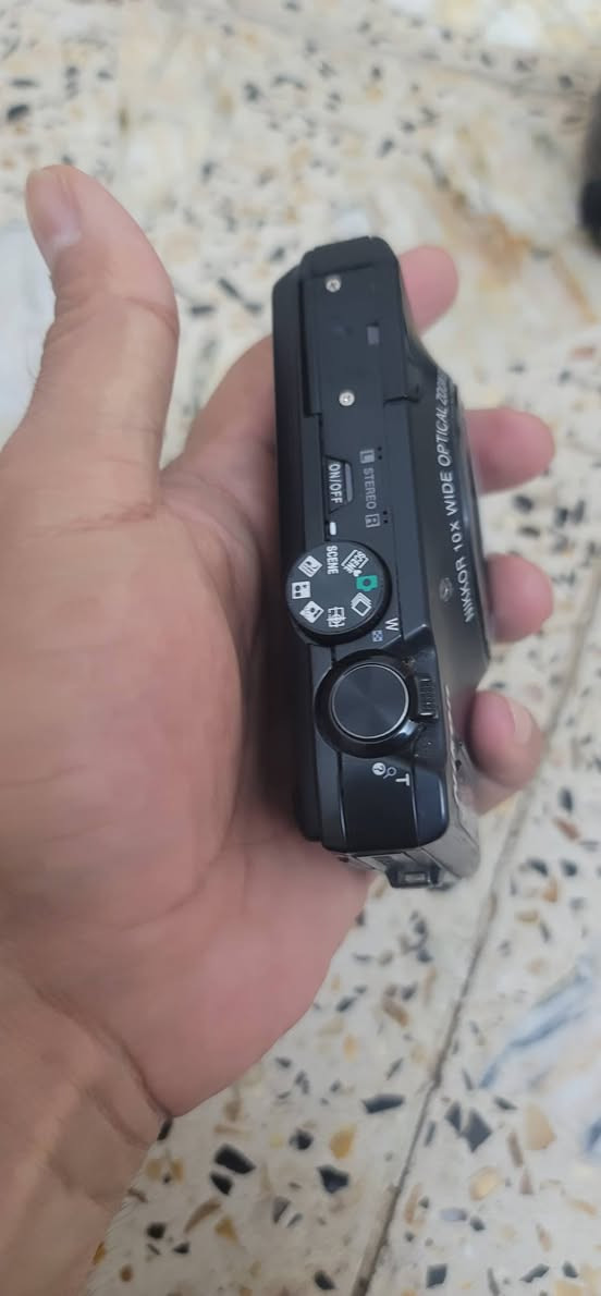 كاميرة nikon نظيفة جدا
