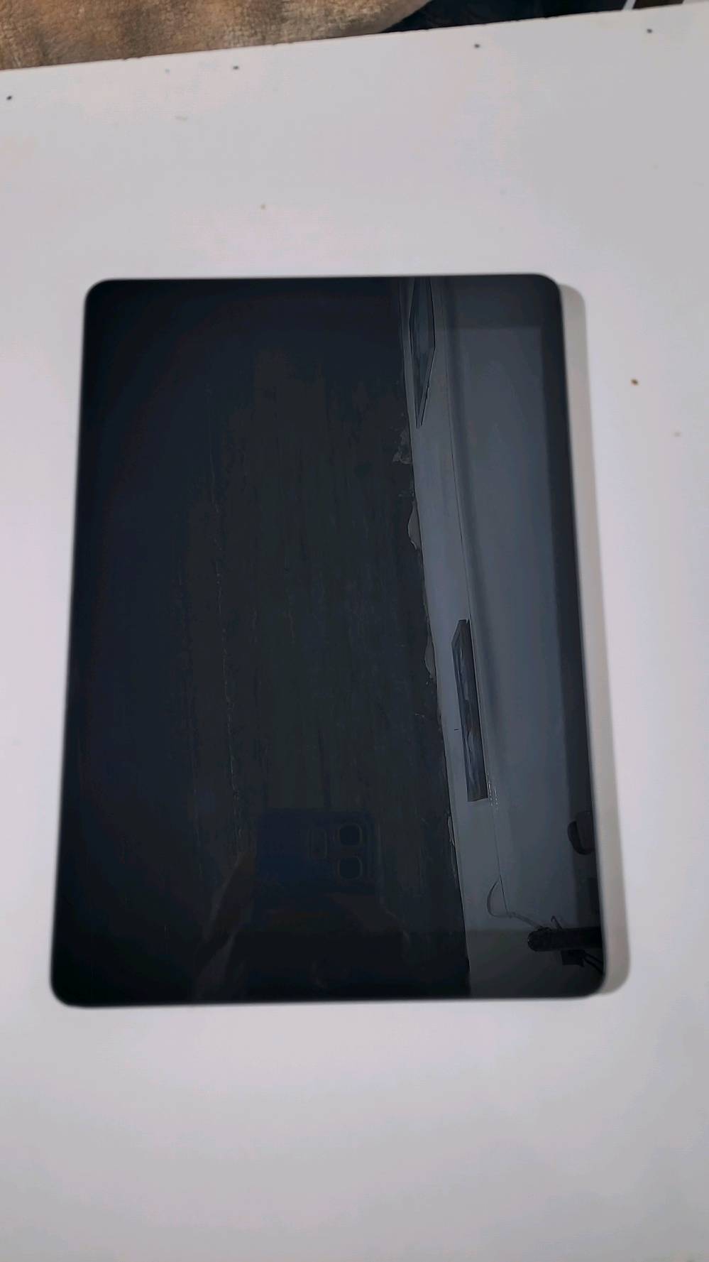 
شنو موديل الايباد والسعة التخزينية؟: 
ايباد 8 ذاكرة 32 لون اسود مميز 
وين موقعك حاليا للتسليم أو المعاينة؟: 
العنوان كركوك الفيلق 
كم عمر الجهاز وهل هو مستخدم بشكل مكثف؟: 
جهاز نضيف نضافة 80 %
هل يجي الايباد مع شاحن وأي ملحقات أخرى؟: 
كارتونت الايباد فقط الاصليه 