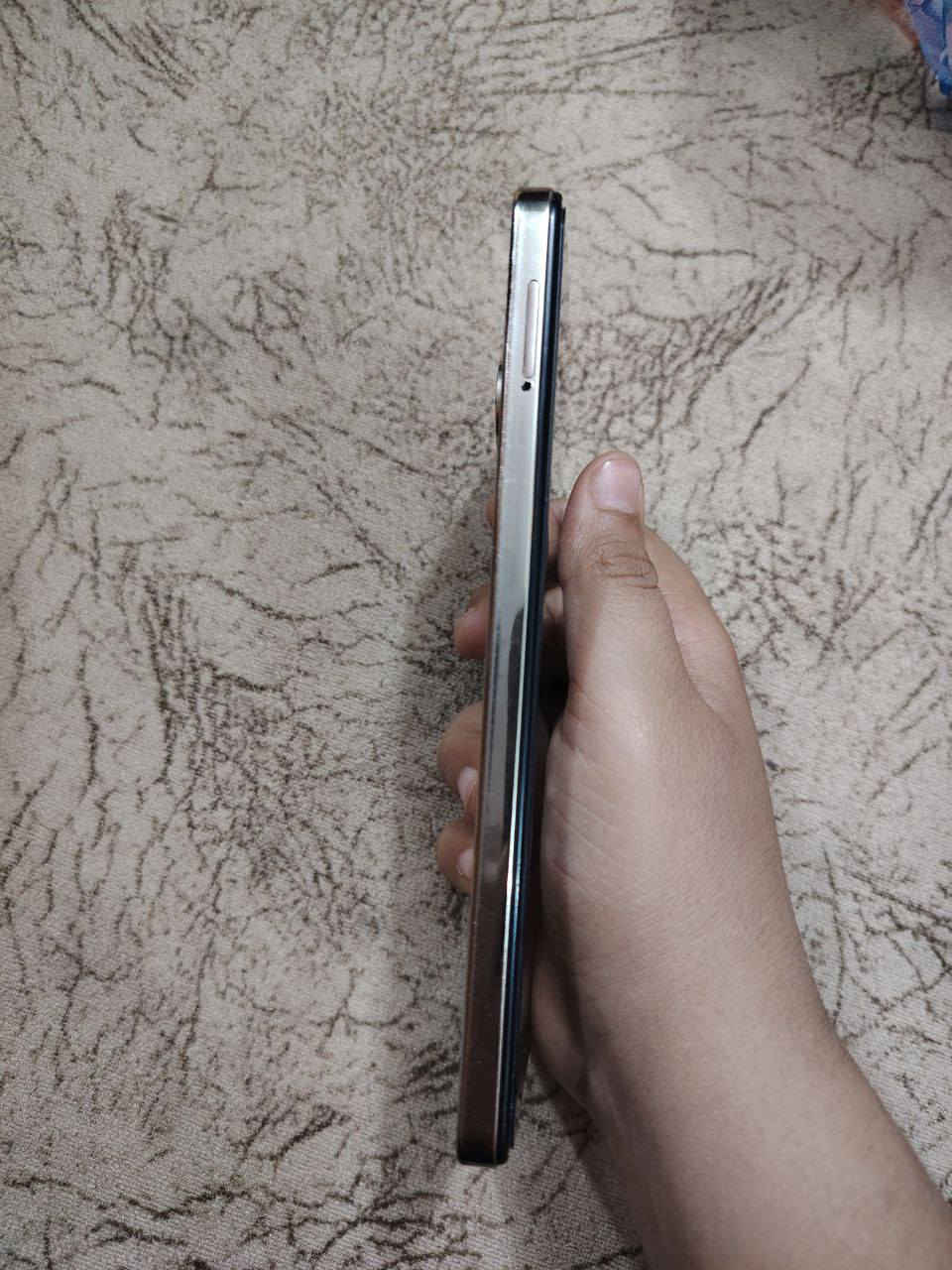 السلام عليكم موبايل تكنو سبارك 20 برو للبيع  السعر، 220 ذاكره 256 عشوائيه 8 مع امكانيه اضافه 5 / ***********
