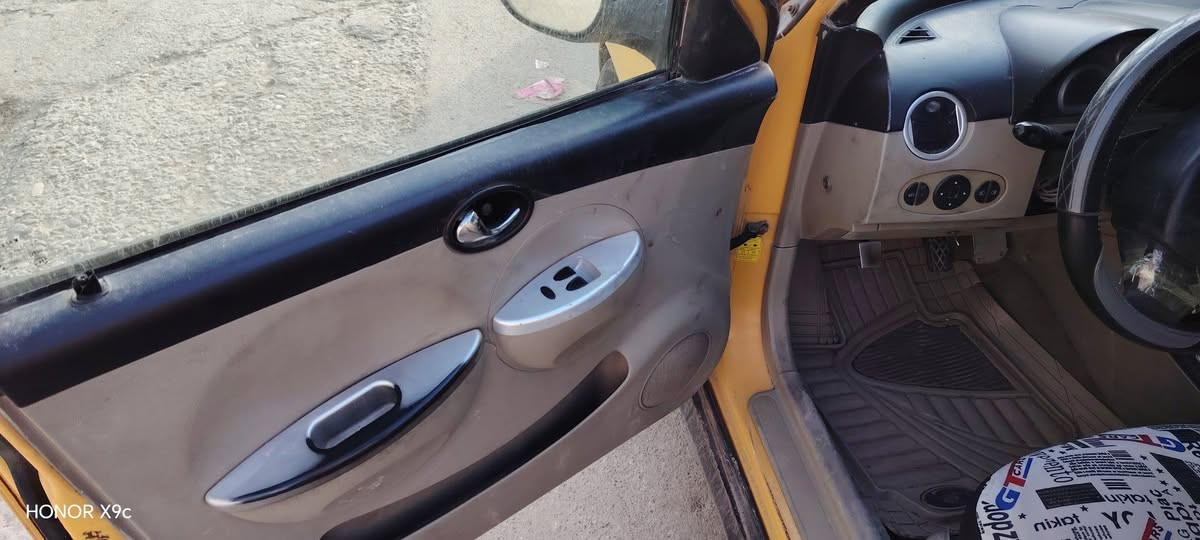 إيفان للبيع رقم نينوى ألماني شرط التحويل خصوصي بس لونها أصفر 
السعر 25  ورقة وبيها مجال 
مصبوغة عام موديل 2012
كابون بانزين بيها 
كير مكينه انضاف 
تخم ويل كب
وبيها طخه بجاملغ الخلفي
مثل ما واضح بالصورة 
***********
***********
