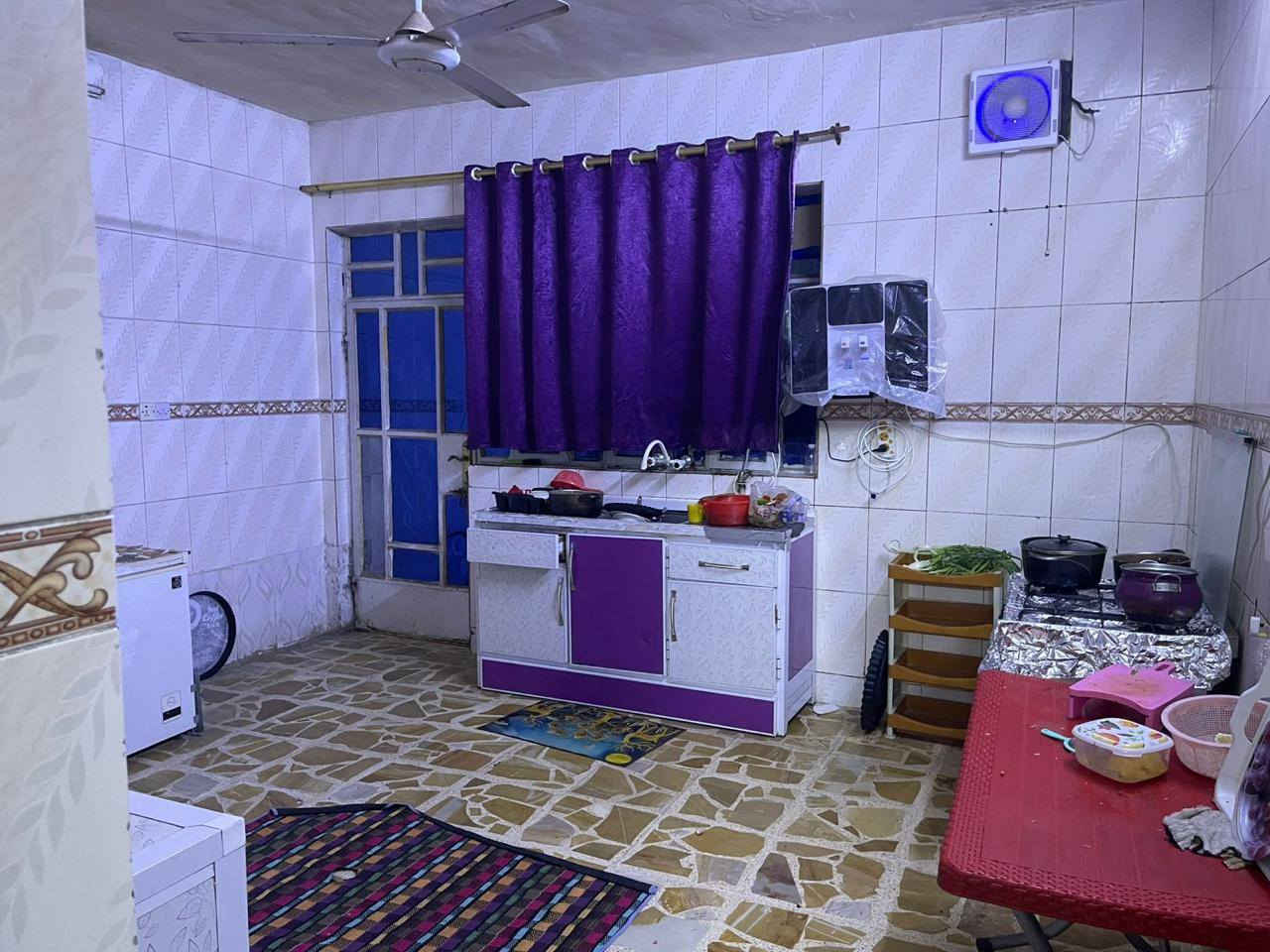 #عرض_للـبـيـع
دار سكن للبيع مساحته (200 م) واجه (10 م * 20 م) طابقين بناء حديث سنة 2014 
الطابق الارضي بناء طابوق 🧱 يحتوي على أستقبال ومطبخ وهول كبير وعلى غرفتين نوم وصحيات داخليه وخارجيه وكراج سياره وارضيه البيت مطبك كاشي
الطابق الثاني يحتوي على ثلاث غرف نوم وصحيات والارضيه سيراميك 
السعر : 185 مليون وبيه مجال
العنوان : بغداد-أبو غريب-النصروالسلام-قرب دائره الكهرباء 
للأستفسار أكثر يرجى الاتصال على الارقام التاليه :
***********
***********
