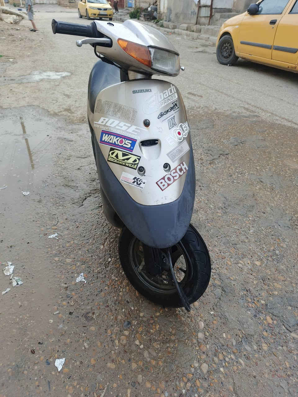 دراجه لبيع صار ٤ تشر من طالعه من وكيل اوراق برغي ما مفوتح بيه لسعر ٤٠٠ بيه مجال ساسوكي ***********
