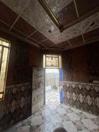 مقابل المعارض • ٣٥٠م • ديوان معزول