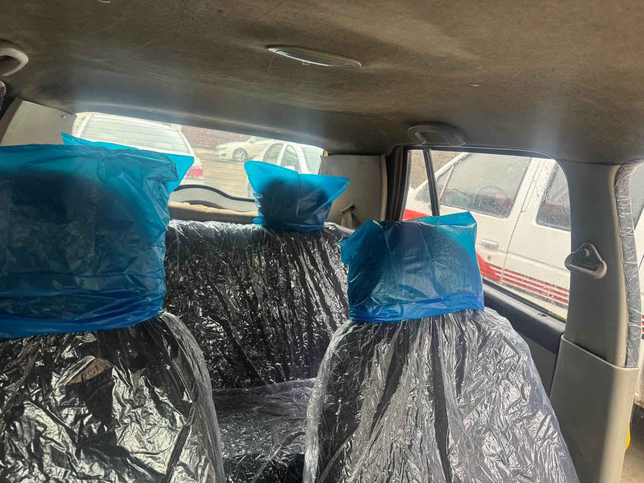 مینی  کوبەر ٢٠١٣
هەموگیانی بەشەرت 
گێرو مەکینەی بەشەرت 
ڕەقەم ئەسڵی بەس سەنەویەکەی ونبووە
ئەگەر موشتەری نیت سەرمان مەیەشێنە 
بەحلوج  ئەیفرؤشم 
***********
 بەس واتسئەپی لەسەرە 
سعری ٢٠ گەڵا مەعامەلە Singapore
