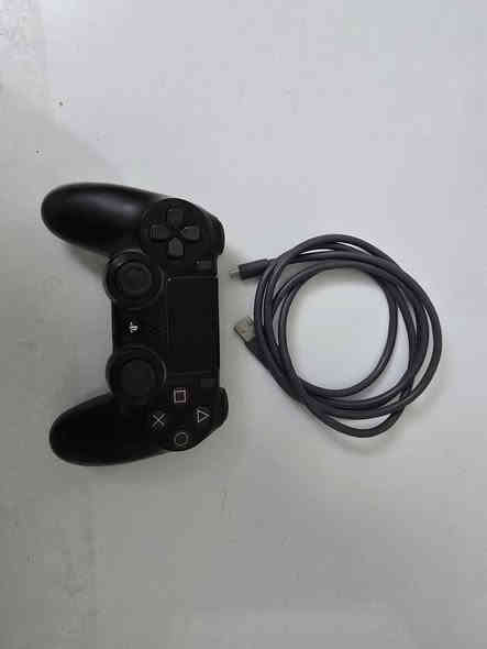 السلام عليكم
عندي هاي الغراض للبيع
محتاج فلوس
========
xbox 360 
الجهاز والمحولة وكيبل HD وجوستكات عدد 2
الجهاز مهكر بي 200 لعبة
GTA
FIFA
PES
TEKKEN
Call of Duty
وبعد هواي العاب
================
السعر 65 الف
================

Haute42 T16
Leverles arcade Stick
ترهم على PC , PS4 , PS3, Steam, Switch
كاملة مع كل ملحقاتها
اخذتها من امازون
https://www.amazon.com/Sehawei-All-Button-Controller-Hyper-Light-HautePad-HauteBoard/dp/B0FPLV1XXX/ref=sr_1_1
شوف مراجعاتها وسعرها
================
السعر 60 الف
================

مجموعة جوستكات بلي 4 كوبي
سعر القطعة 10 الف
وعندي جوستك اصلية ب20 الف
=================

جوستك ناكون ريفلوشن برو2
كاملة مع كل ملحقاتها واوزانها
ترهم PC, PS4
سعرها 20 الف
=================

مكعبات روبك اشكال غريبة ومميزة
سعر السيت 10 الف
=================

بلور هواء سعره 5 الف
=================

ماوس وكيبورد وايرلس سعر 10 الف
=================

ماوس بلودي J90s 
سعره 15 الف
=================

سماعات واير سعر 5 الف
مكاني ديوانية
توصيل موجود
***********
