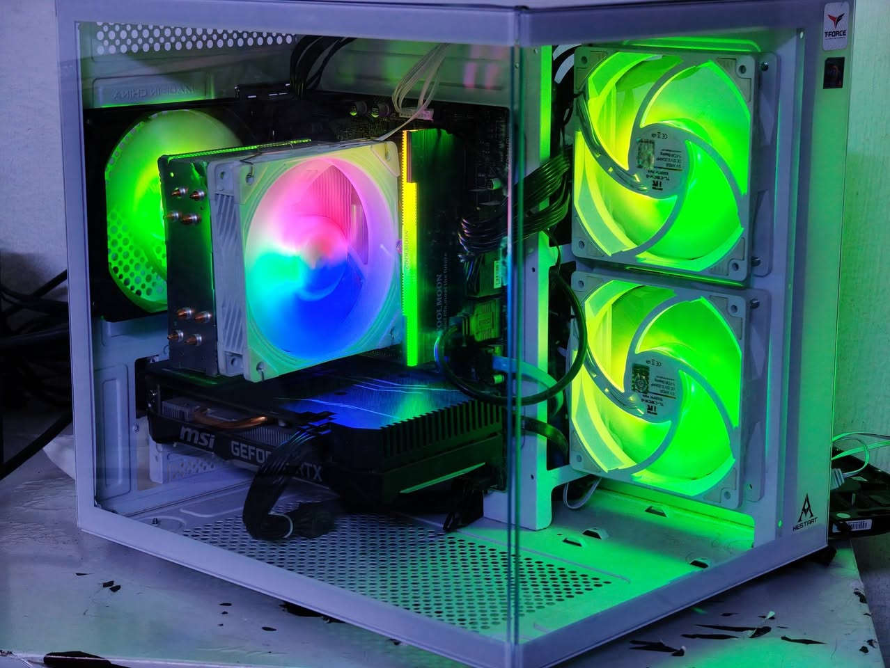 السلام عليكم 
كيس ابيض للبيع 🤍
تشغل كلشي كيمنك العاب ورندرة ومونتاج وشغل
المواصفات :
💠GPU: MSI RTX 2060 6G 
____ 
💠CPU: I7 8700 6c 12thr 4.6Ghz 
معالج قوي خاصة بالرندر والكيمنك 
_____
💠Cooler: Air cooler Thermalright 120mm
_____
💠M.b: MSI B365m- PRO  
_____
💠RAM: Samsung 16GB DDR4 RGB 
_____
💠STRG: ADATA Ssd 128GB + 1TB hdd
_____
💠P.s: Fantic 650w Black cable 
_____
💠Case: Glass case with 3xRGB fans 
تحكم ريمونت هواي الوان هواي مودات Remont

💲السعر 685 الف مع ضمان الحاسبة اسبوع بشرط تربطها على UPS لحماية القطع من الكهرباء
متوفرة شاشة گيمنك
شاشة دسكتوب گيمنك مستعملة من msi
Model: Msi g244f e2
المواصفات :24" - 1080p - 180Hz - Ips panle 
الشاشة مستعملة بيها شخوط متأثر ع الاستخدام 
وسعرها مناسب 135 الف

بغداد مدينة الصدر قطاع 23
يوجد توصيل
 واتس ***********
 اتصال ***********
