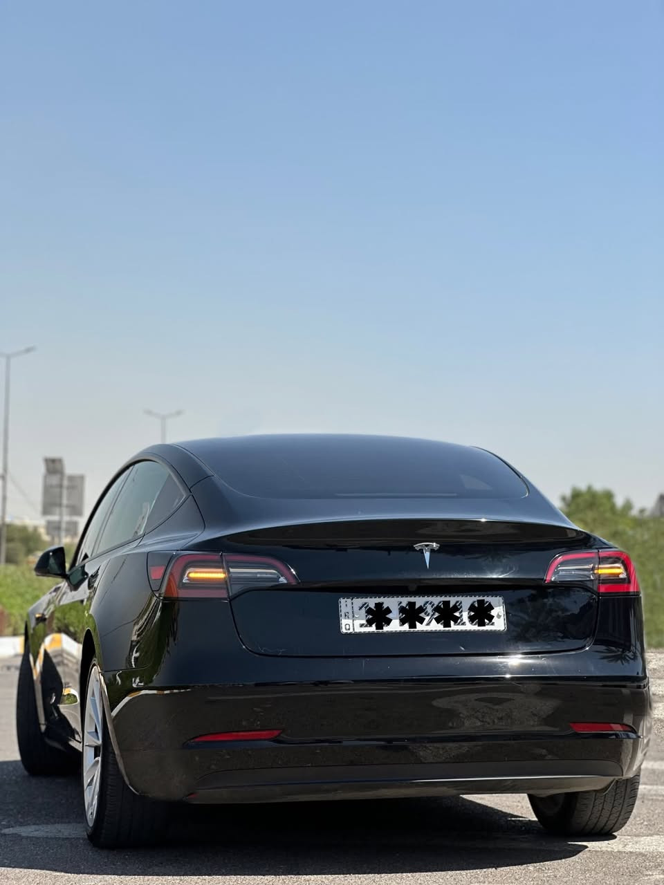 تيسلا مودل ٣ / ٢٠٢٣ تك ماطور
بطارية ستندر اون لاين اخر تحديث مربوطة بتطبيق الاحمر

السيارة كلين عدا بارد بجاملغ الخلفي 

بدون ايرباك بدون دواخل لا شاصي لا لغد

ماشية ٣٣ الف 

السيارة كلش نظيفة و احلى بالحقيقة 

ب أسمي السيارة و مكانها بغداد اليرموك 

***********
