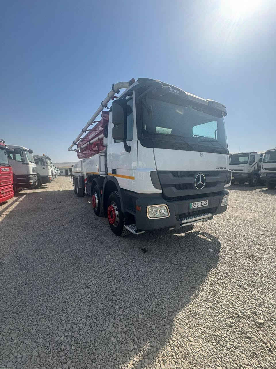 سلام عليكم 
بم موديل 2006
جهاز 2006
جهاز إيطالي 
غراضه كله شوينك
42متر دبل مضخه 
شوط طويل 
شرط تحويل 
سيارة جهاز نفس موديل جهاز ما بي فطر ولا كسر 
اتصال على أرقام التالية ***********
***********
***********
