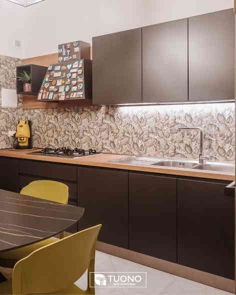 📍بغداد - الكرادة خارج - تقاطع المسبح - مجاور جوتن للاصباغ
📞 ***********
________________

المطبخ اللي يوازن بين الجمال والراحة ✨
تنفيذ هذا التصميم المميز تم في أحد فروع تونو، بتفاصيل تجمع الأناقة العملية والخامات الراقية 🍂
ألوان خشبية دافئة مع واجهات داكنة تعطي إحساس بالفخامة، والإضاءة المخفية تضيف لمسة من الهدوء والرقي 💫
تصميم يبرز شغف تونو بالجودة والإتقان في كل تفصيلة 👌

#مطابخ #تصميم_مطابخ #ديكور_مطابخ #مطبخ_حديث #مطابخ2025 #افكار_ديكور #تصميم_داخلي #مطابخ #مطبخ_مودرن
