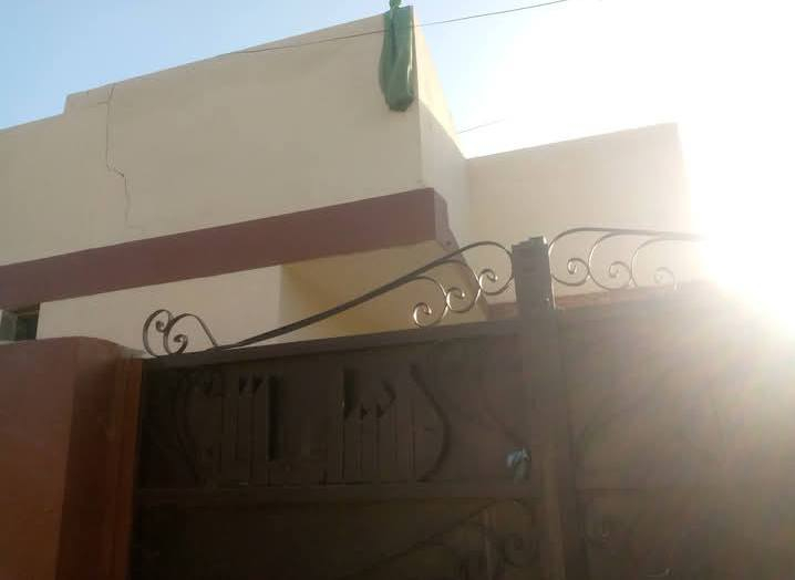 السلام عليكم،
دار للبيع على السدة في منطقة البيضاء 
مجاور سيد سعد مقابيل جعفر العگيلي 
المساحة 315متر 
4 غرف + استقبال 8×5 طابقين 

الرقم 
***********
