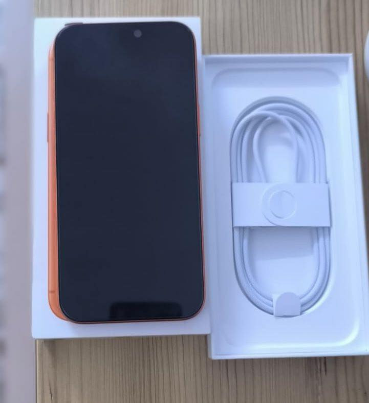 ايفون17برو ماكس نو اكتف ذاكرة 256 E sim
مابي خدش واحد حتى الكيبل مالشركة مافاتحة بعدني 
بطارية 100
السعر مليونين وخمسين بي مجال بسيط جداً
التواصل واتساب***********
