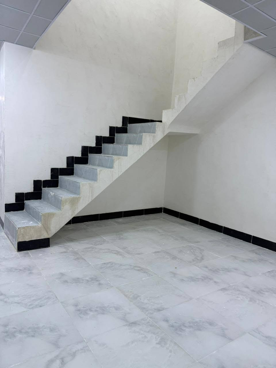 اعلان 📣📣
دار للبيع زراعي مساحه 100متر طول صفر ممسكون 🏠

يتكون من غرفت نوم صاله مطبخ صحيات درج داخلي🏠 بيتونه 🏠🏠🏠

موقع العقار 55قرب جامع الراشدين 🏠

سعر مناسب 32مليون بيه مجال 💵💵

استفسار على الرقم ‏‪***********‬‏📞📞
