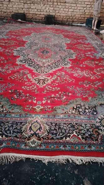 السلام عليكم  زوليه كاشان للبيع  حجم كبير  رقم الهاتف***********
