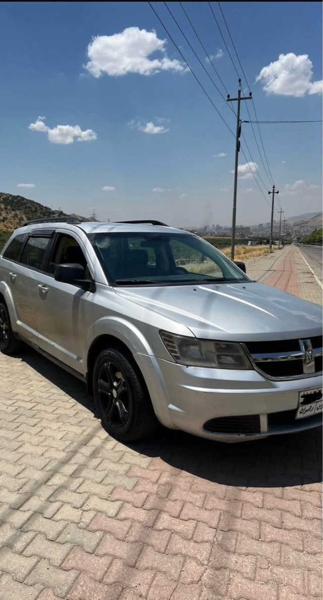 سياره دوج جئرني 2009محرك 4بستن سبغ چار قتعه بئ داخلي به ره شوت شه رت نه فه كري ساره يا باقشه كه حلين تئدا نينه شه رت گئرومه كينه شه رت ره قه م و سنه وي كه فنن غورامه ژي 190هزار يئل سه ر تحويل شه رت سعر 77وه رقه و مه جال ته بديل ژي يا هه ي مشته ري بي وه ره خاص يان ته له فونئ بكه *********** دهوك, العراق
