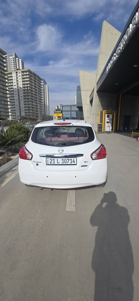 نيسان تيدا خليجي  سونرا مرفق وصور طخة موجود 
جدا بسيط سيارة جاهزة وجديد محرك وكير وحدادية و رقم وسنوية جديد  سيارة حلوة مال جناي موقع بسليمانية ***********
*********** السليمانية, العراق
