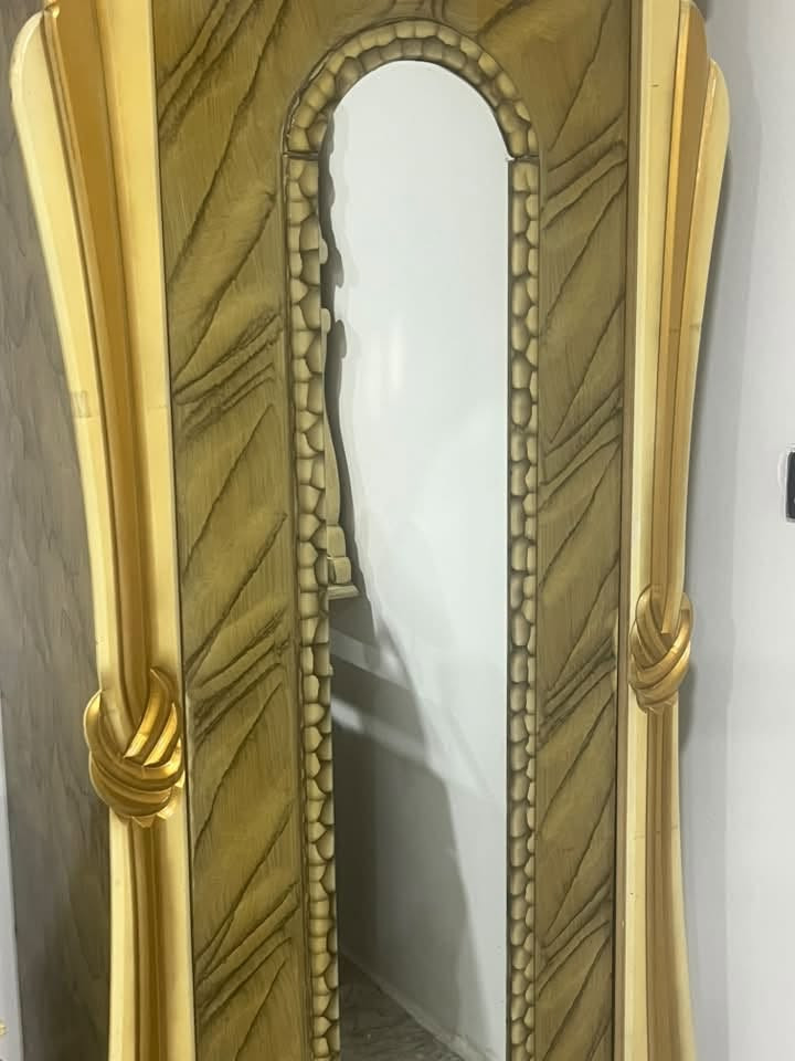 السلام عليكم غرفة نوب عراقي مستخدمه شي قليل السعر ٩٠٠وبيها مجال 

وعندي غرفة نوم تركي ٦بوب جديده مستخدمه هم شي قليل ٣٠٠قفل 
لاستفسار ***********
