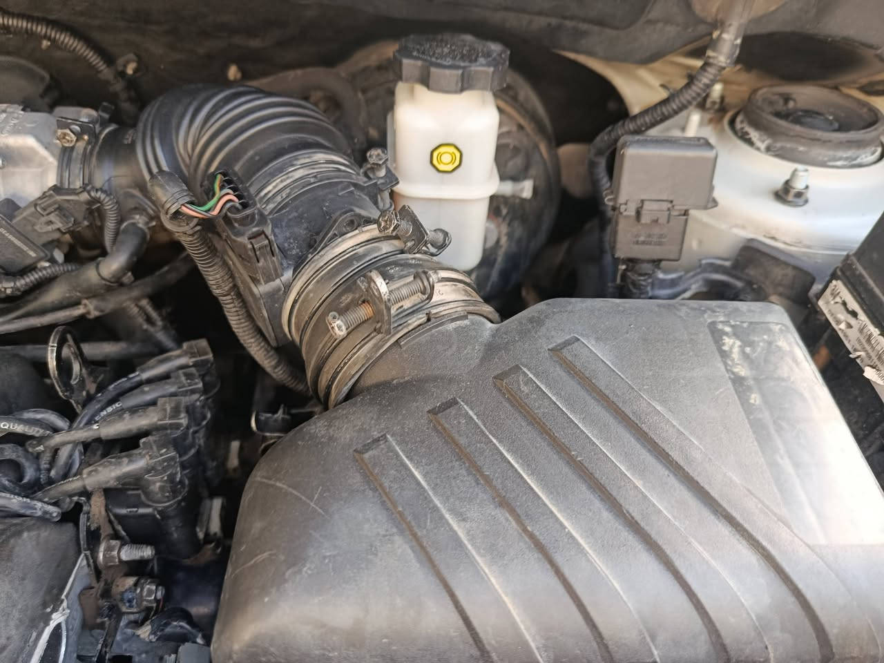 سبورتج محرك ٢٠٠٠ لون سلفري رقم بغداد انكليزي .محرك جديد وكير نضيف بيهه بس التكمه صفحة السايق بيهه صبغ ويل كب تدفئه وتبريد شغالات وبحاله ممتازه بيهه سبايه وبيهه شاشه وكامره خلفيه حداديه صدر امامي مشتغله بالجديد كهربائيات كلهه شغاله السياره باسمي مكانهه بالدجيل بالداخل .سعرهه ١١٠ وبيهه مجال للجادين .وهذا رقم موبايل .***********
