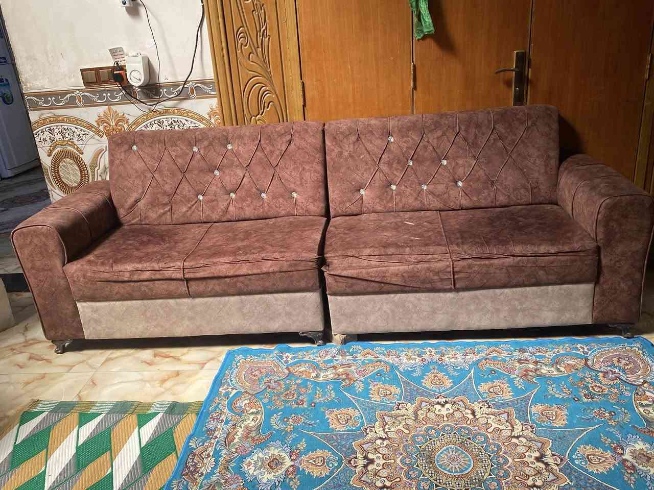 تخم لون جوزي السعر 250 الف دينار وبيه مجال  …….
وأيضا تخم رصاصي حديث تركي مستعمل السعر 600 الف دينار  وبيه مجال والمثل يكول شوف العين ما ينحمد  
رقم الموبايل ***********

