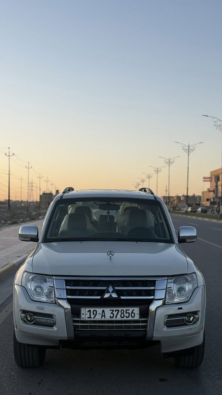 باجيرو 2014 حبتور محرك 3500   v6  المرغوب 
 استخدام شخصي سيارة مال بيت….
  ———المواصفات——-
فتحة سقف (سلايد)
التبريد ثلاث قطع  
سبعه راكب
كشاف + زراكات لايت
دمام خلفي
حساسات
كراسي جلد 
ثلاجه وسطيه
كراسي كهربائية 
السعر /١٥٥ بيه مجال 
صور السونار  مرفقه 
رقم صاحب السياره
***********
