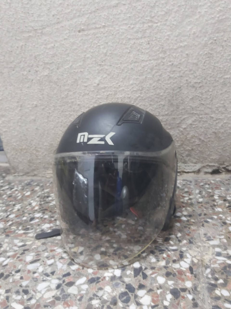 السلام عليكم أغراض دلفري للبيع سيبايه دلفري سلايد ترهم عل دراجه البيهه جناح من وره مثل البريد السعر ٤٠ وبيهه مجال وصندوق دلفري السعر ٢٥ بي مجال بسيط خوذه السوده جديده بس بيهه كسر زغير لوره سعر ٢٥ وبيهه مجال والخوذه الثانيه هم ٢٥ للإستفسار ***********متوفر واتس اب
