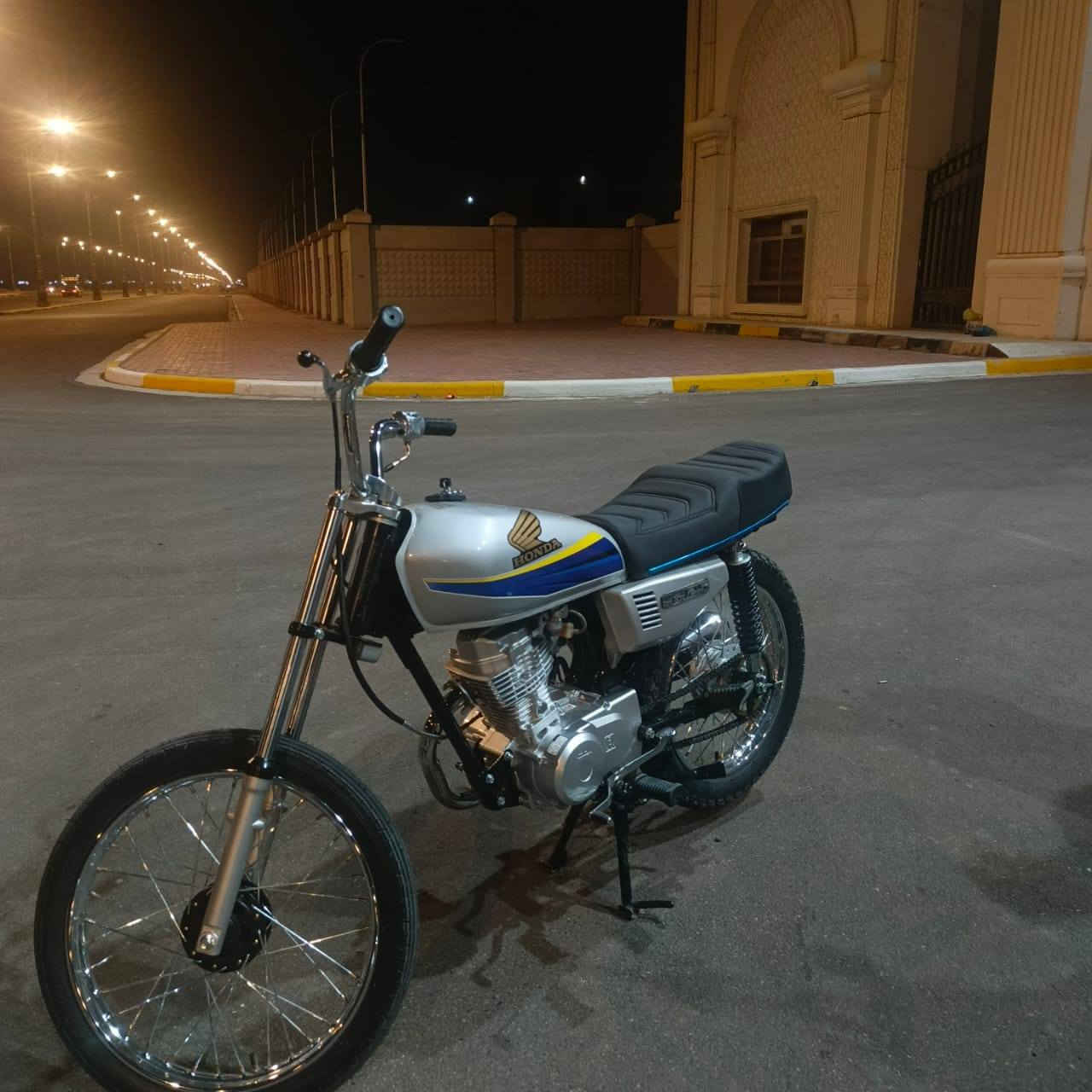 سلام عليكم دراجة اربعة كير تعمير جديد قبل سبوعين دراجة حلوة شلععة ومعدل شاصي مديل2026 مكينة نامة شلتمجة 2026 دراجة غراض كلة اصلي رقم متواجد 
***********
