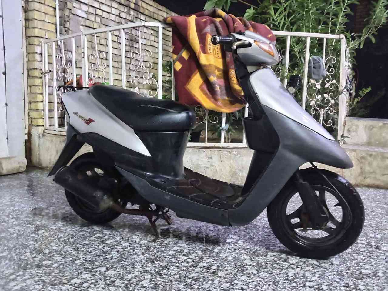 السلام عليكم دراجه للبيع ساسوكي مصطره مامفتوحه اوراق شغاله سلف هندر السعر 250 وبيه  مجال المكان حي المعلمين الجديد ***********
