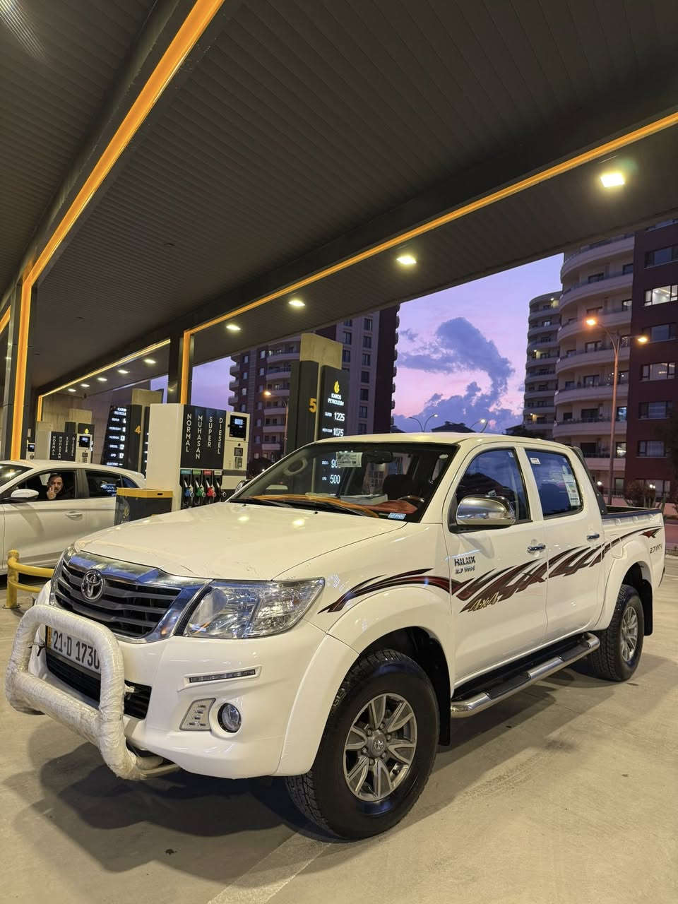 بسم الله الرحمن الرحيم تويتا ها يلوكس٢٠١٣ كير أوتوماتيك شركة سيد نهرو حيل نضيف حلوه  خط مال ١٤ سيا ره محرك ما مفتوح بشرت كير اكسل بشرت  سنه وية رقم جديد بسمي شرت تحويل                   سنه وية٢٠٢٨ هزة براد جديد  تخم تا ير جديد  ما بي صبوغ بس  بيه ٢ تعديل با رد   شبر با قي  مكفول كفاله عا مه   ما بي اي نقص    مكان سليما نية تلفون ***********
