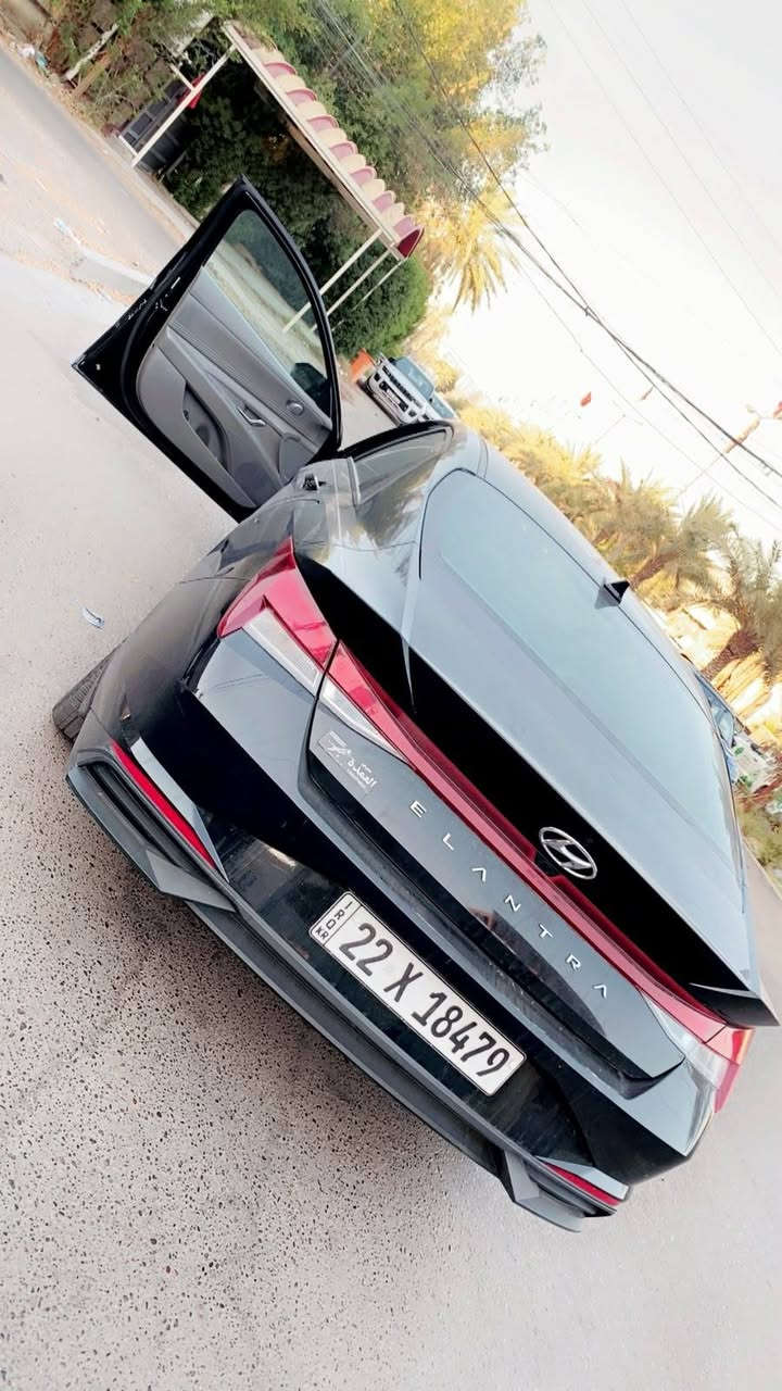 للبيع هيونداي إلنترا SEL Plus 2023 لون أسود 🖤

* محرك 2.0 لتر (4 سلندر)
محرك دوش
* اقتصادية جداً بالوقود
* تشغيل بصمة (Push Start)
* دخول ذكي بدون مفتاح
* شاشة معلومات وترفيه
* Apple CarPlay و Android Auto
* كاميرا خلفية
* مثبت سرعة
* مقود متعدد الأزرار
* مكيف ممتاز
* حساسات وأنظمة أمان متعددة
* نظام المحافظة على المسار
* فرامل طوارئ تلقائية توقف تلقائي 
* تنبيه النقطة العمياء (حسب التجهيز)
* جنطه واسعة ومقاعد لـ 5 ركاب  
ماشية (43000)  ، وضربتها (مصبوغ البنيد شوية وشوية من الجاملغ) السيارة جداً نظيفة وضربتها جداً حلوة ما واصلة للمحرك ولا للشاصي فول الفول 
مكان السيارة بغداد 
للاستفسار
***********

