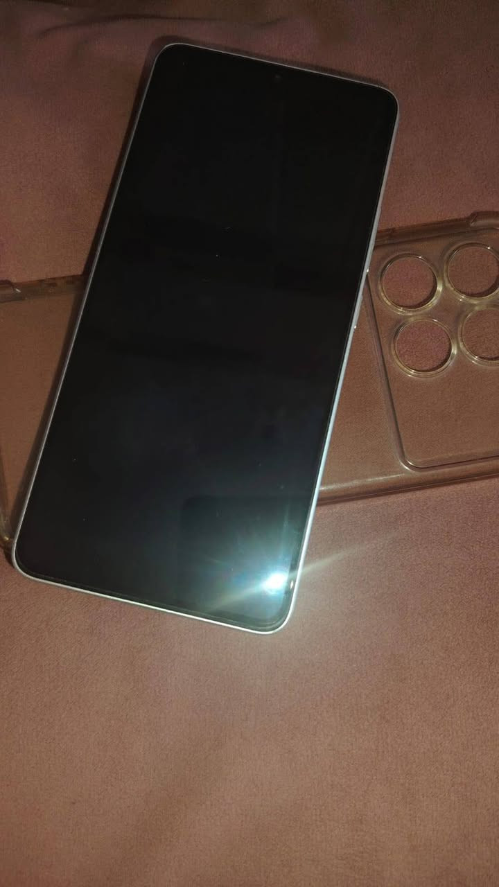 جهاز للبيع جهاز نضيف ماصار شهر من جايبه بوكو سكس برو فايف جي جهاز يشغب 120فريم بوبجي جهاز نضيف اله ياخذه مايخسر بي سعر 290وبي مجال قليل مستعجل عله بيعته***********
