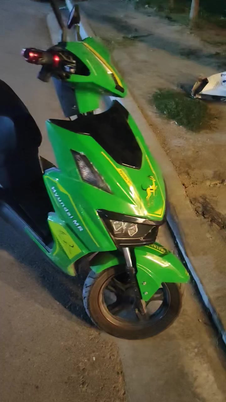 سلام عليكم شباب دراجه شحن للبيع بعده جديده بحاله وكاله وبيه ضمان 6اشهر بل بطاريات دراجه نضيفه فول تفاصيل كدامك. 

المواصفات 
الموديل 2026
البطاريه عدد 6 كبار مسطره
النمر او التحويلات 4 
السرع 4
تمشيك بل شحنه وحده 80كيلو وكثر 
ملفها سبورت
السرعه 100
نضام رجوع الخلف 
نضام  abs 
نضام  USB
نضام رجوع الخلف R
لدات سبورت  تجي كامله 
مدرعه بل كامل 
 لدات جانبيه 
اشاير رباعيه 
تشغيل عن بعد 
جهاز انذار السرقه 
قفل ستيرن 
شاشه تاب تعرض الك كل عطل ان وجد 
بيها بلتوث بل شاشه 
شلعه معدل فول 
سعره 800بيه مجال بسيط للشراي

اي استفسار اتصال 

***********
