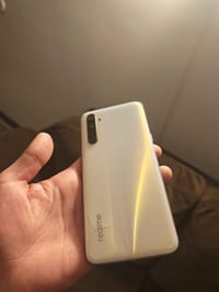 ريلمي ٦ • نظيف • شاشة أثر بسيط