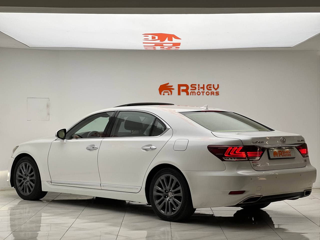 الرئاسي الفخم الفول للاخير😍🔥💣
Lexus LS 460L 2013
لكزس ال اس ٤٦٠ل ٢٠١٣

مواصفات:-( ٤ مقاعد تدفئة+تبريد+مساج+خزن-حساسات و رادارات ٣٦٠درجة-ابواب شفط-خمس بردات خلفية-صدوق شفط-لايت LED ثلاث عدسات-مقاعد ١٠ حركة-شاشة ماوس-تحكم خلفي كامل-كونترول مع شاشة-جكات تصعد و تنزل)❤️‍🔥

مكينة ٨سلندر حجم ٤.٦لتر تنفس طبيعي 🚢
ماشية ١٤٦،٠٠٠ كيلومتر فقط  و بحالة جداً ممتازة 👍🏻

السيارة بدون حادث نهائياً السيارة كلش فخمة و راقية و ب سعر بلاشش💣

السيارة رقم دهوك الدولي سنوية ب اسمنا شرط التحويل 👍🏻
مكفولة من كير و محرك و كهربائيات✅

و ب سعر(235$) ورقة و بيها مجال 💸

مكان السيارة

دهوك -معرض ارشف R-Shev
رقم51 من معارض التيرمينال 

***********
*********** دهوك, العراق
